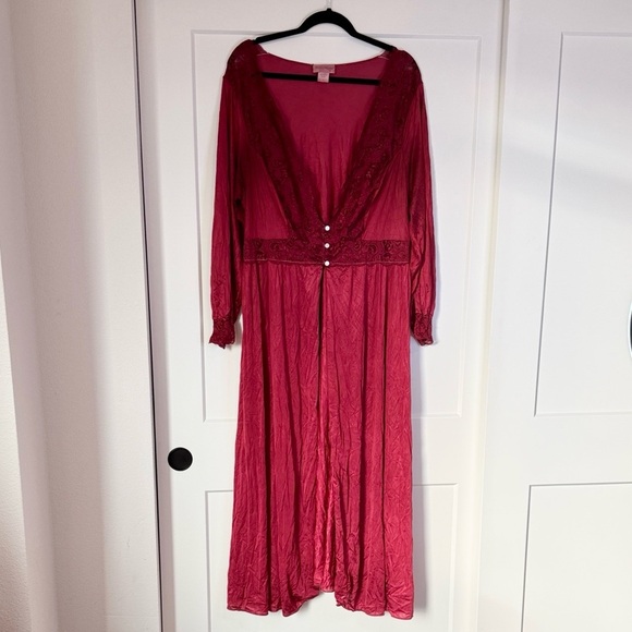 Other - Vintage Hand Dyed Lace Robe
